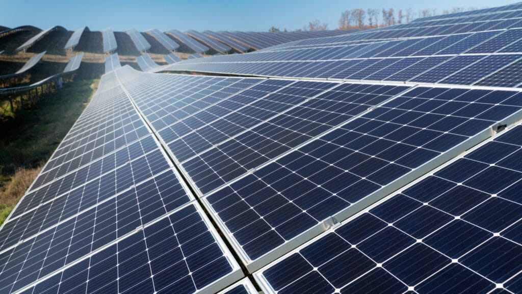 Zonnepanelen in de zon