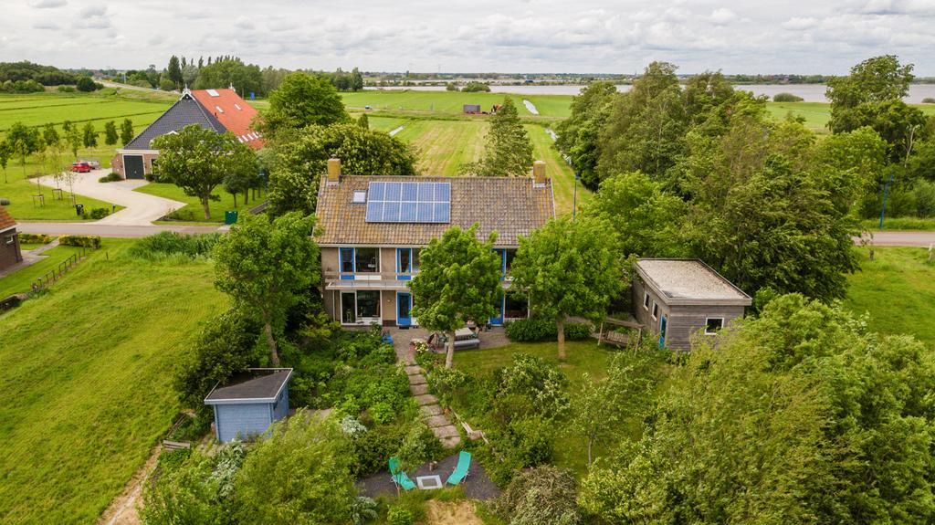 Buren 42-A, Oosterzee