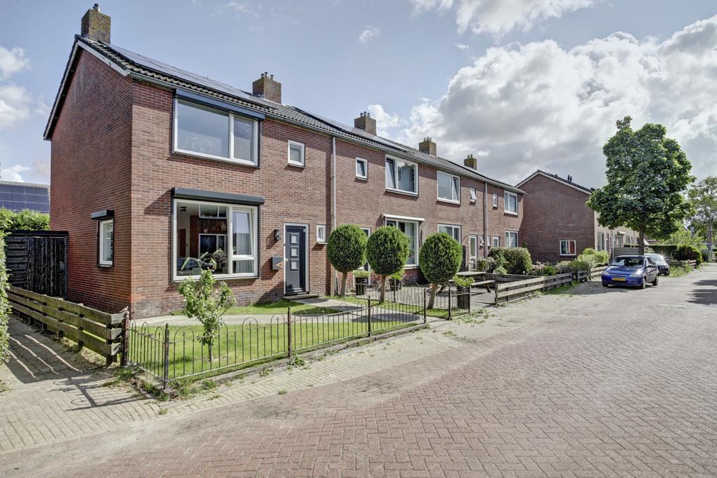 Grietman Roordastraat 16, Oosterzee